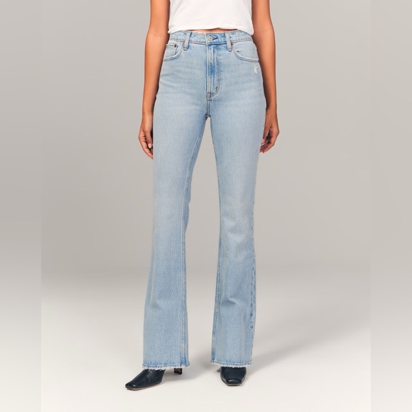 Abercrombie & Fitch Curve Love Ultra High Rise Flare Jean - Picture 1 of 9